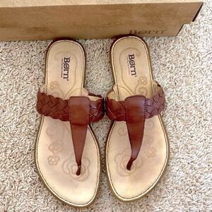 BORN KENDYL LEATHER THONG SANDALS- RUST COLOR- SIZE 8 M/W